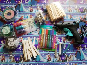 Weihnachtssterne DIY im Design von Frozen Anleitung Basteln mit Kindern 01