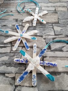 Weihnachtssterne DIY im Design von Frozen Anleitung Basteln mit Kindern 06