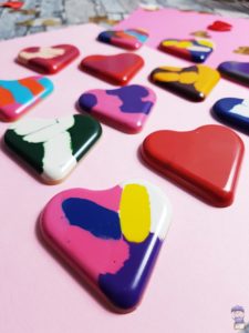 DIY Herzen aus Wachsstiften Upcycling Grußkarten Valentinstag Muttertag 10
