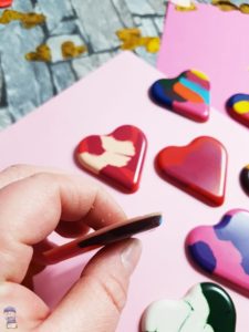 DIY Herzen aus Wachsstiften Upcycling Grußkarten Valentinstag Muttertag 12