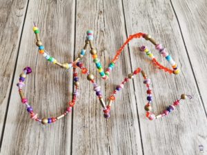 DIY Windspiel mit Perlen basteln mit Kindern 03