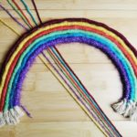 Regenbogen aus Wolle basteln – DIY
