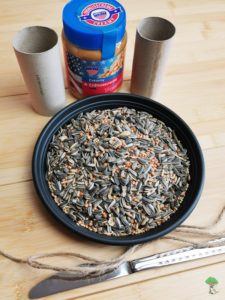 DIY Vogelfutter Rolle Upcycling aus Toilettenpapierrolle 01