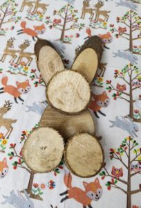 Osterhase aus Baumscheiben DIY 04