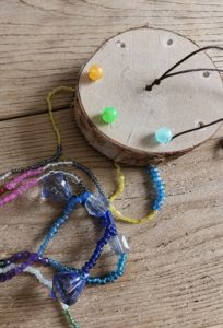 Windspiel mit Holzscheibe DIY 01