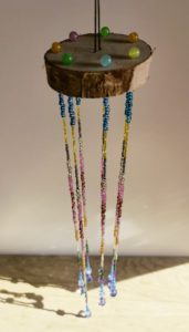 Windspiel mit Holzscheibe DIY 03