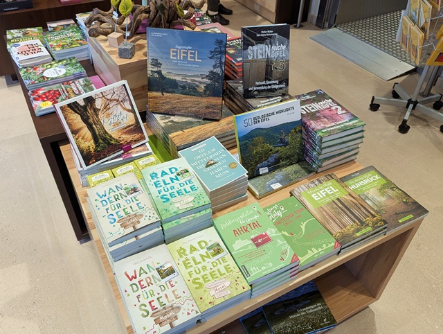 Buch und Kunsthandlung Maria Laach 08