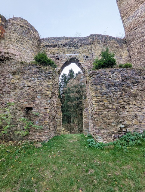 Burgruine Neublankenheim 09